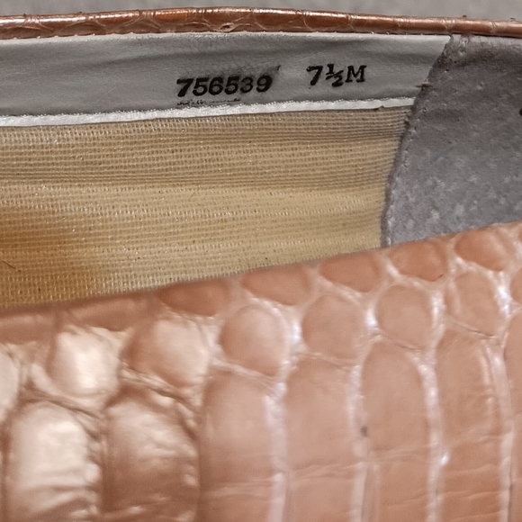 Sophisticated Mob Wide Genuine Snake Skin Pumps Barbie Pink 7.5  Medium 2" heel - Picture 7 of 7